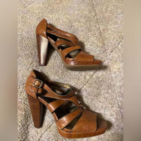 Kenneth Cole Reaction Leather Sandal Heels 4" SZ10 - Picture 5 of 7